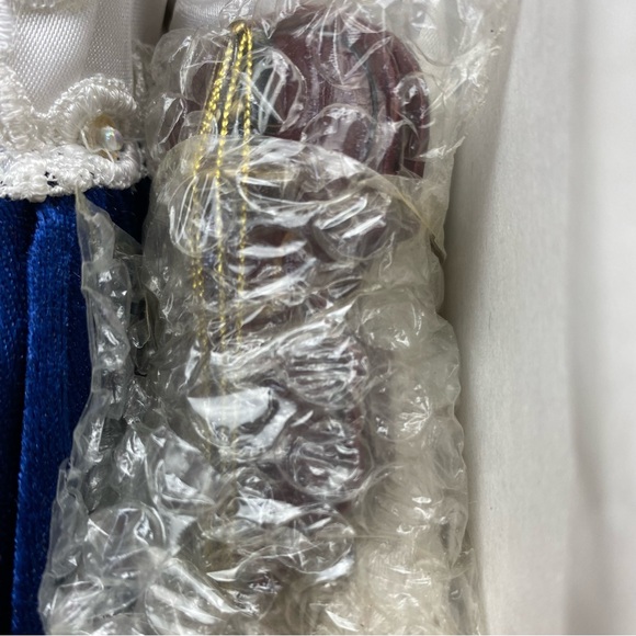 Vintage Porcelain Doll, Heritage Collection “Violin Performance” - Picture 7 of 14